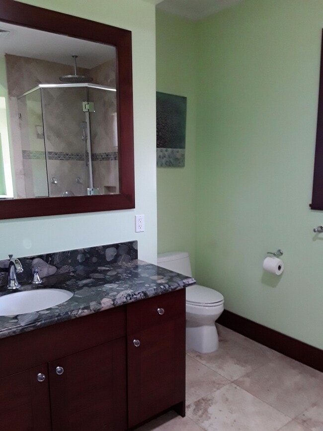 Building Photo - Large home in Lahaina for rent