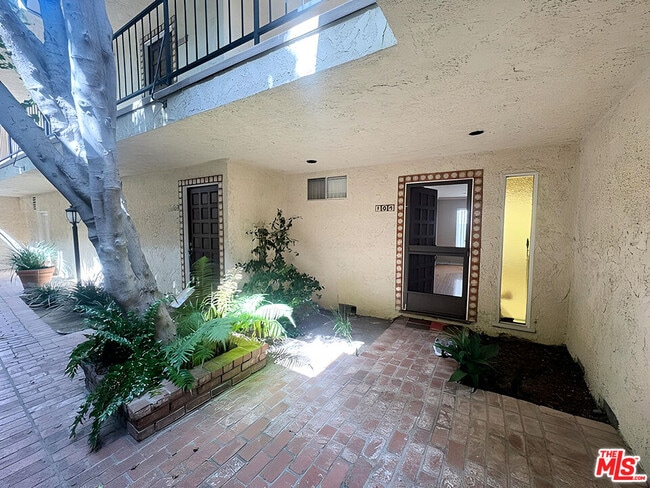 Building Photo - 1323 S Carmelina Ave