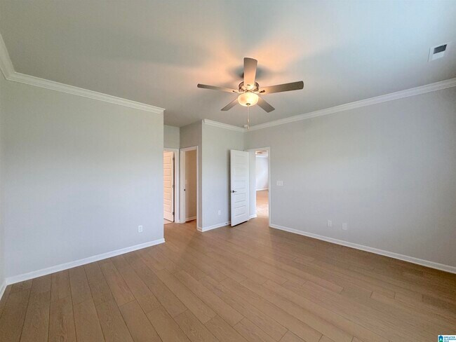 Building Photo - 305 Susan Lynn Dr