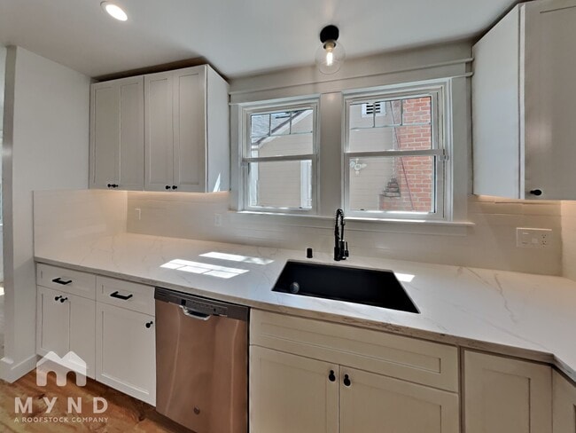 Building Photo - 3732 Buell St