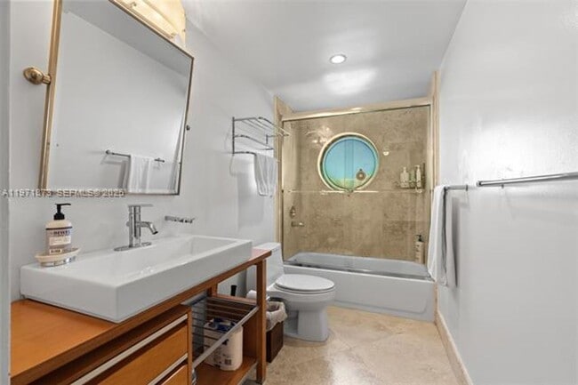 Building Photo - 1000 W Island Blvd