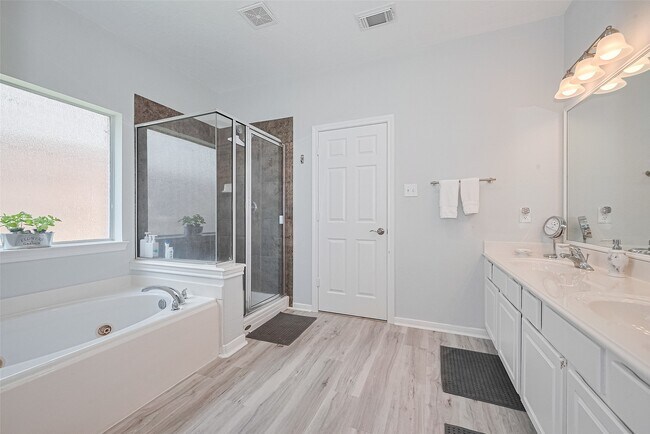 Building Photo - 14 Sprite Woods Pl