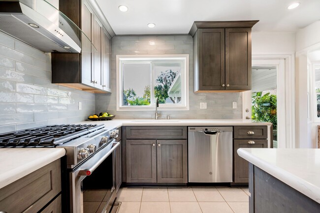 Building Photo - South of Conant 3 Bedroom, 1 Bath Home on over 5000 Square Feet, an entertainers dream!