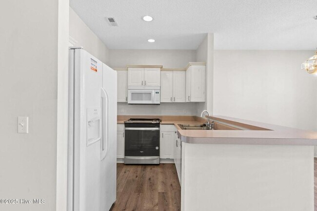 Building Photo - 321 S Kerr Ave