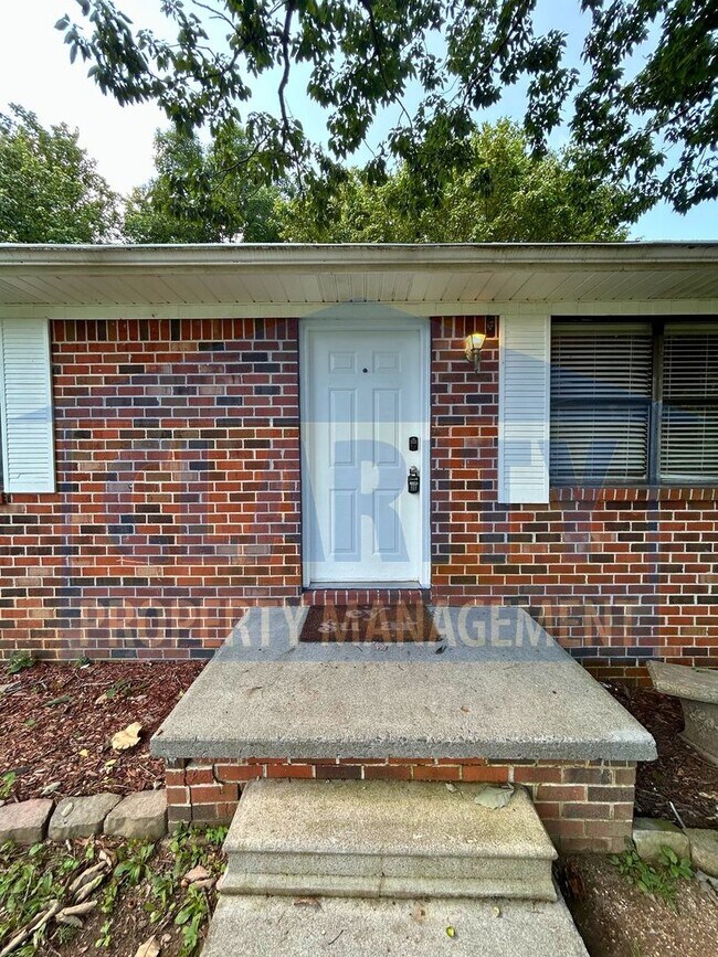 Building Photo - 1970 Greendale Dr NE