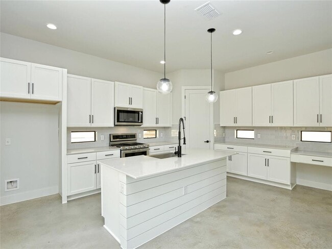 Building Photo - 1710 Adina St