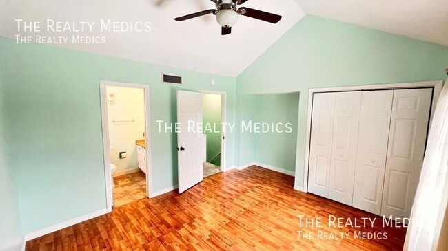 Building Photo - 1220 Villa Ln
