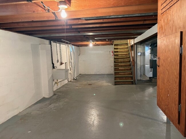 Building Photo - 1115 Lake St