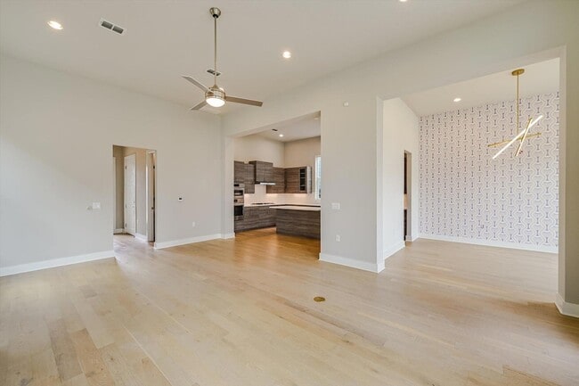 Building Photo - 6133 Florencia Ln