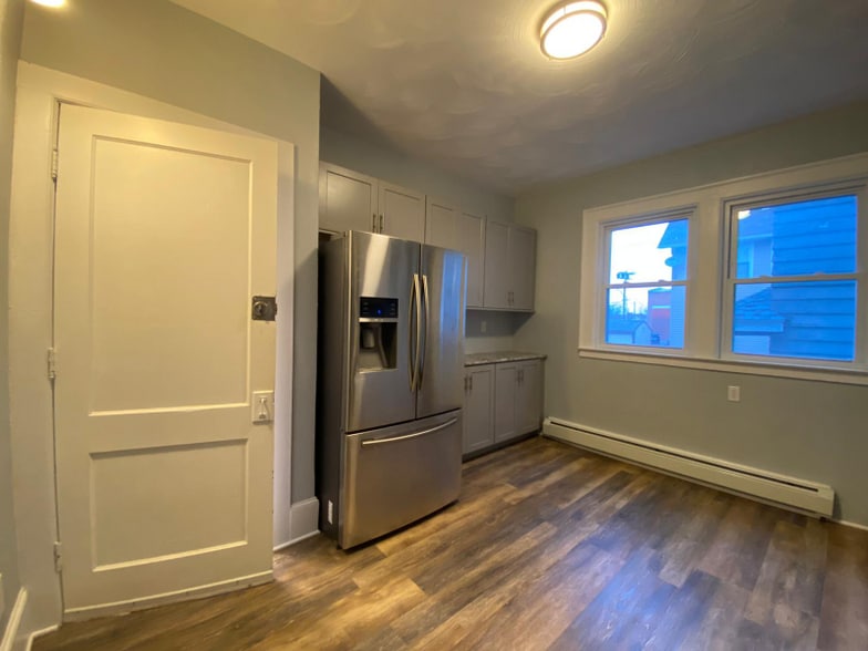 Building Photo - 2042 Genesee St