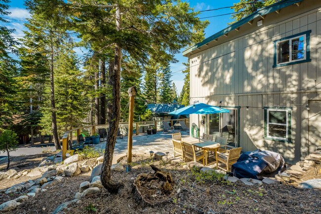 Building Photo - Quiet Scenic 4 Bedroom Tahoma Ski Lease