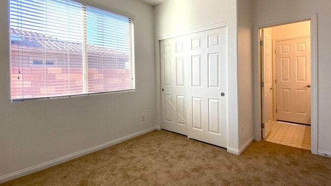 Building Photo - Great single story home 4 beds 3 baths in ...