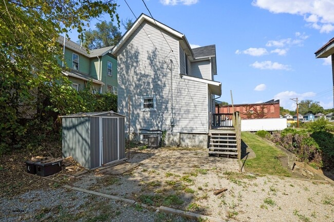 Building Photo - Quality 2 Bed 1.5 Bathrooms Home - Availab...