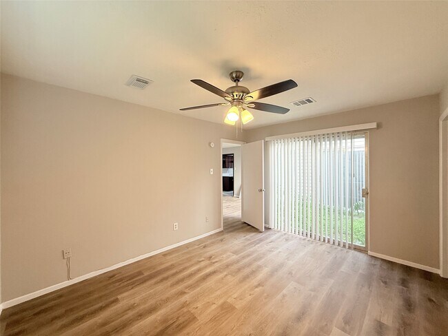 Building Photo - 6624 Westwick Dr