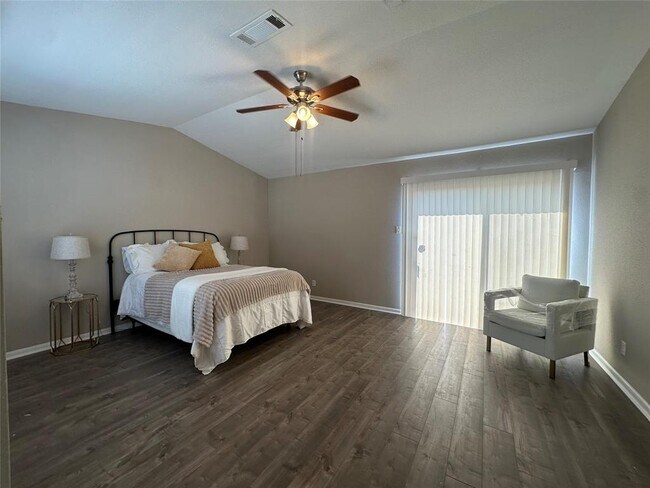 Building Photo - 10627 Sandpiper Dr