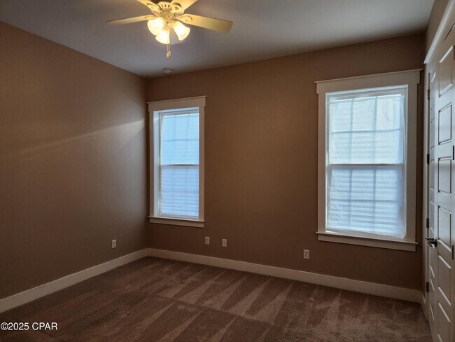 Building Photo - 3816 Mariner Dr