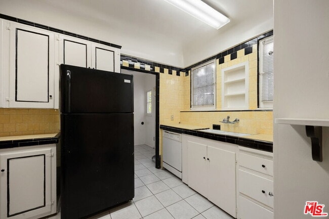 Building Photo - 436 S Rexford Dr