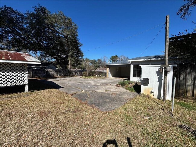 Building Photo - 5359 Emmett Dr