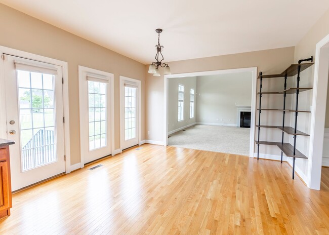 Building Photo - Huge house with vaulted ceilings and fence...