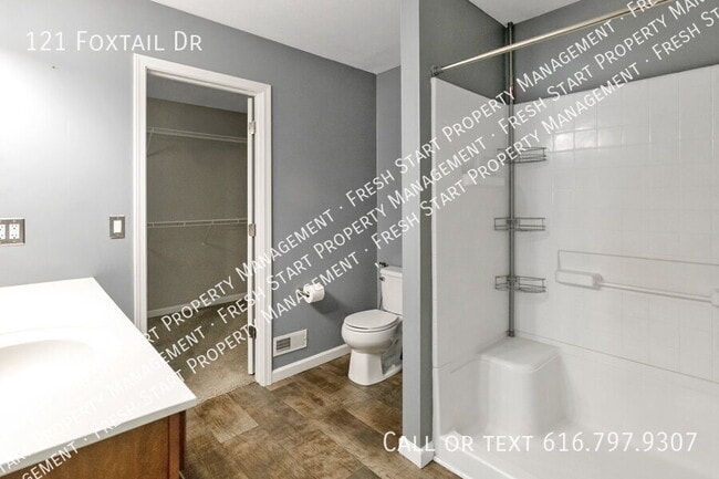 Building Photo - 121 Foxtail Dr