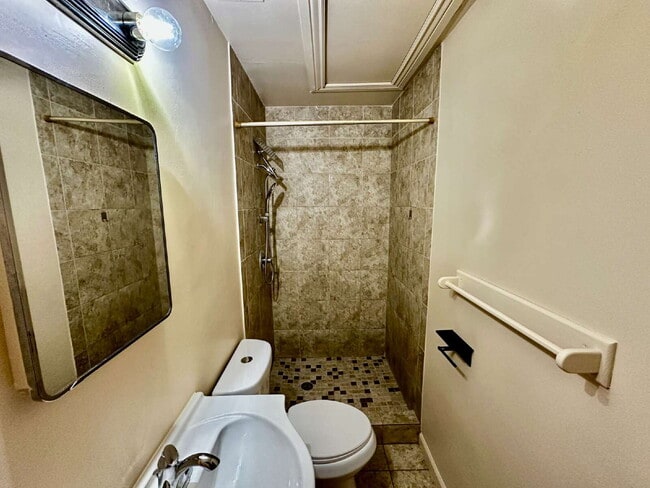 Building Photo - Charming 3 bed/2 bath house in the Heart of Thornton!