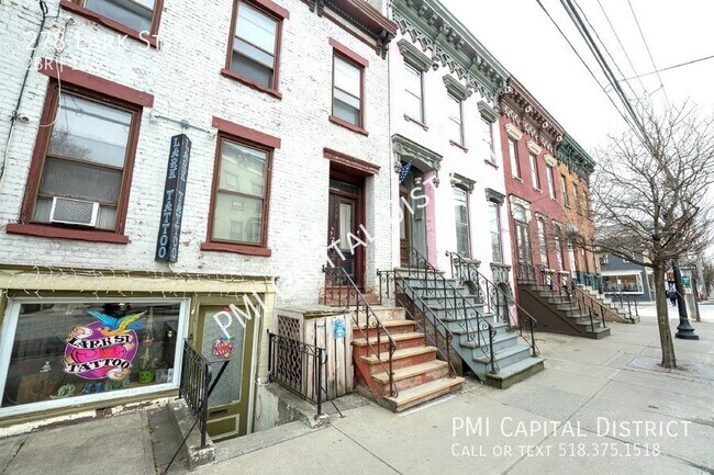 Building Photo - 278 Lark St