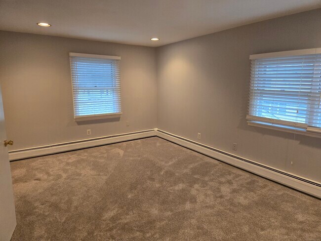 Building Photo - 36 Tina Cir