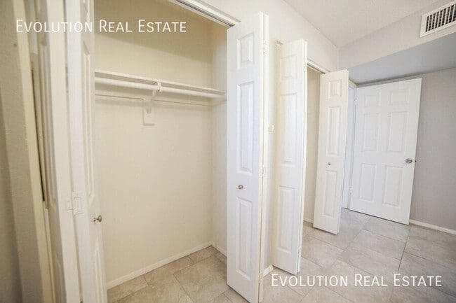 Building Photo - 2110 S Shannon Dr