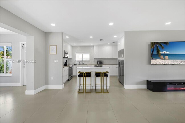 Building Photo - 1104 N 13th Terrace