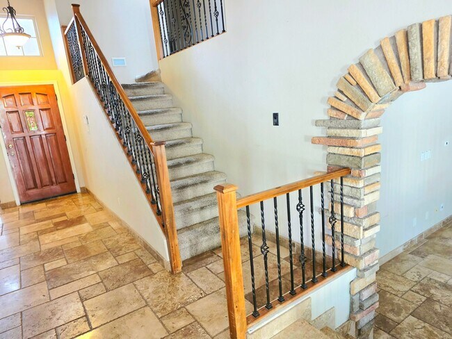Building Photo - 4 Bed 2.5 Bath- 42nd St & Shea- Pool- Move in special