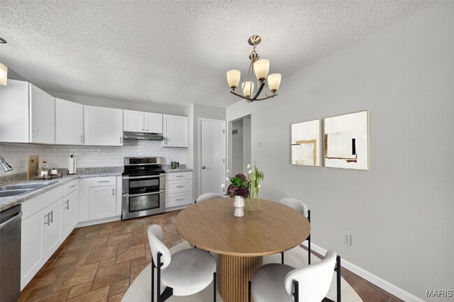 Building Photo - 3909 Golden Hills Dr