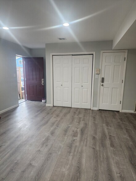 Building Photo - 22 Linden Ave