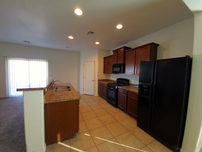 Building Photo - Spacious home in Maricopa