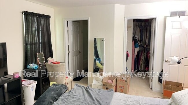 Building Photo - 261 Corey Dr