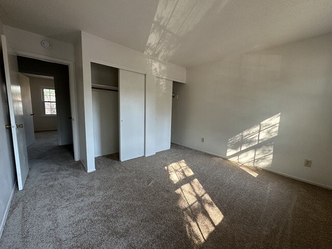 Building Photo - Charming 2 Bedroom, 1.5 Bath Townhome-103 Palace Circle