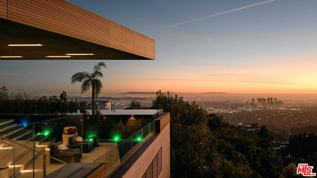 Building Photo - 9344 Nightingale Dr