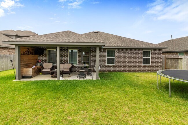 Building Photo - 1008 Llano Trl