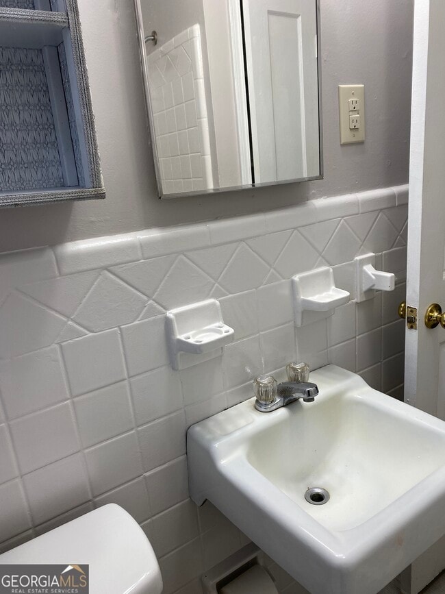 Building Photo - 164 Glenn Carrie Rd