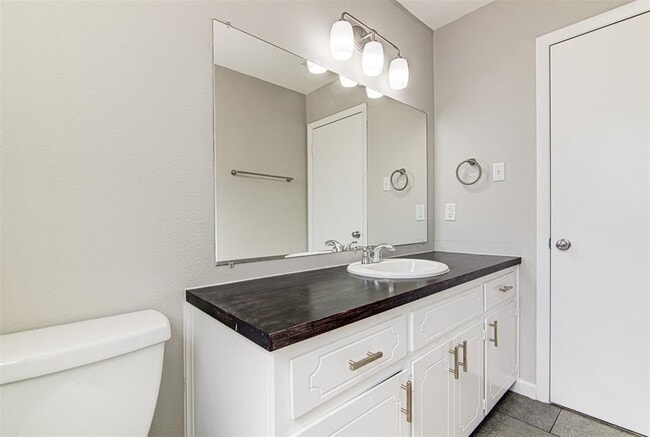 Building Photo - 1605 Dale Cove