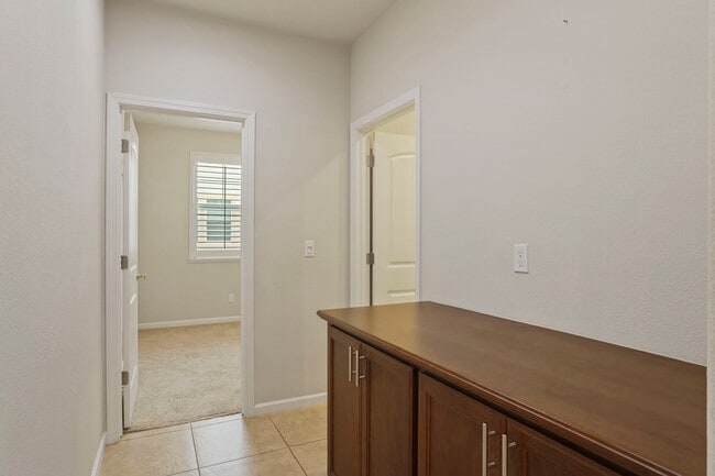 Building Photo - 3920 Purple Finch Ln