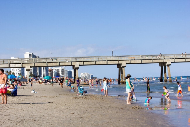 Building Photo - 1955 NE 4th St