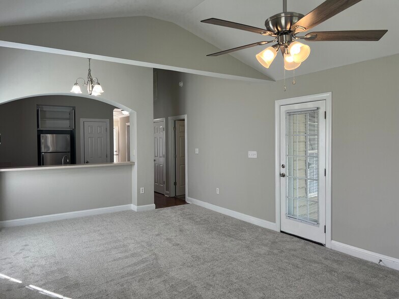Building Photo - 1108 Crescent Meadows Dr