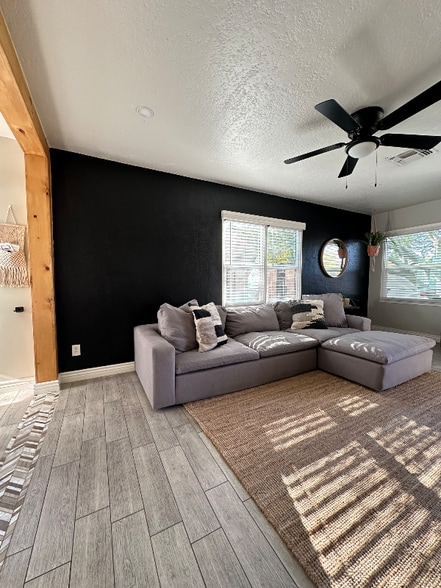 Building Photo - 217 N Morris