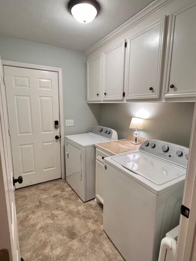 Building Photo - 104 Clearbrook Ln
