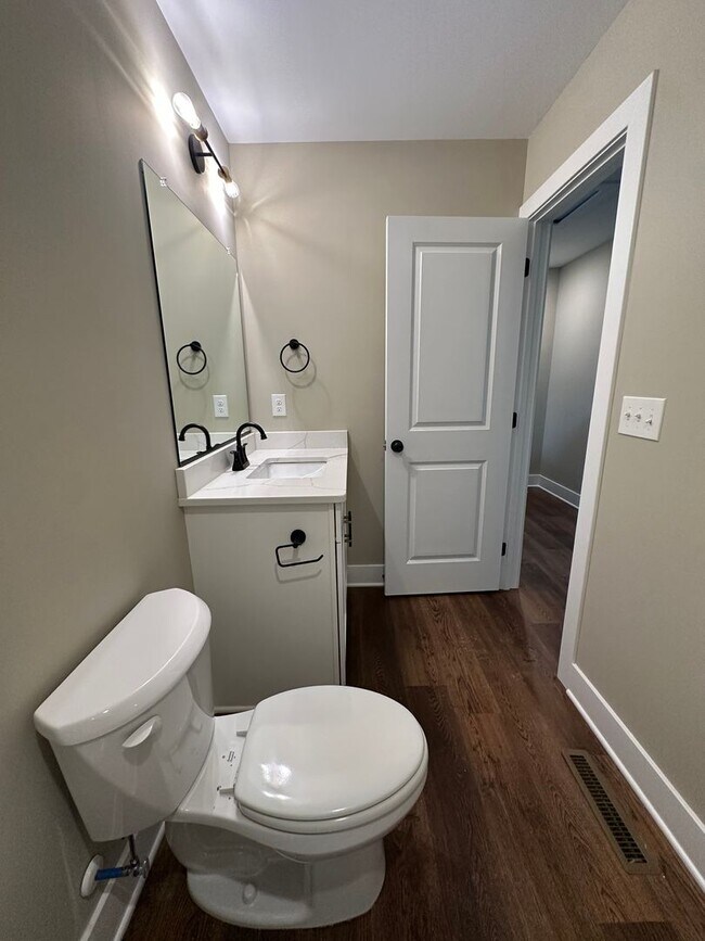 Building Photo - Beautiful new townhouse located in the new...