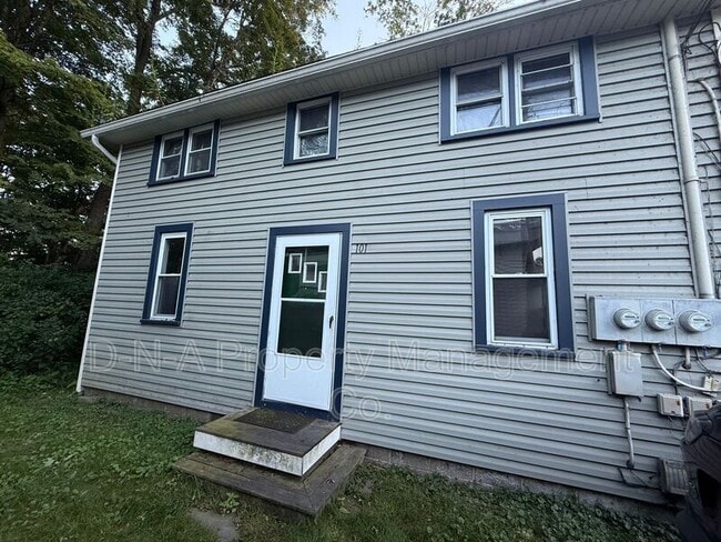 Primary Photo - 110 Cabanna Ln