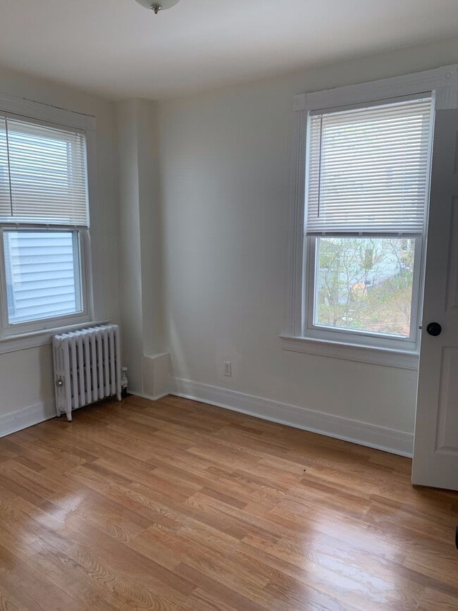 Building Photo - Single Family Home 3 beds 2 baths Newark