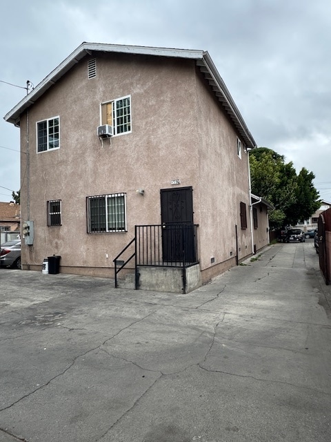 Building Photo - 1590 E 45th St