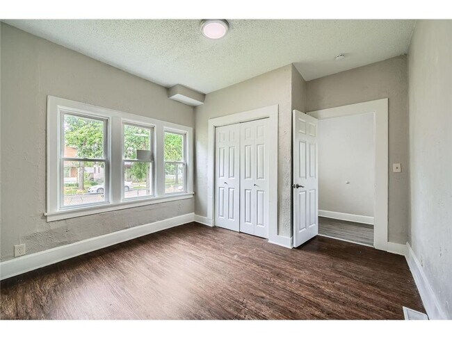 Building Photo - 911 Sims Ave