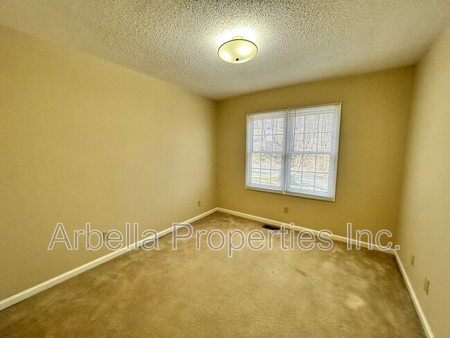 Building Photo - 1013 Cox Trail Pl